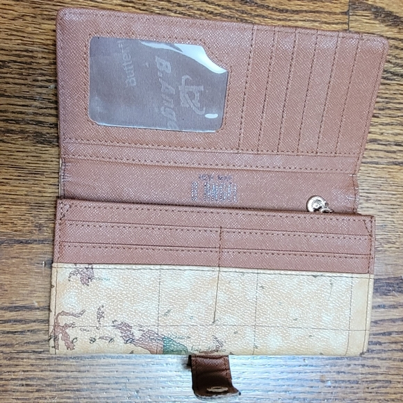 Wallet - Picture 2 of 4